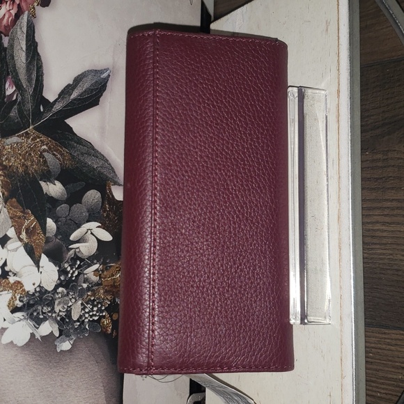 Michael Kors Fulton Continental Wallet - Picture 4 of 9